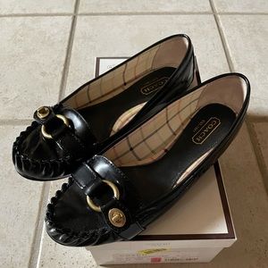 Coach Women’s Size 8 Orchid Soft Patent Black Flats Slip-Ons Pre-owned with Box
